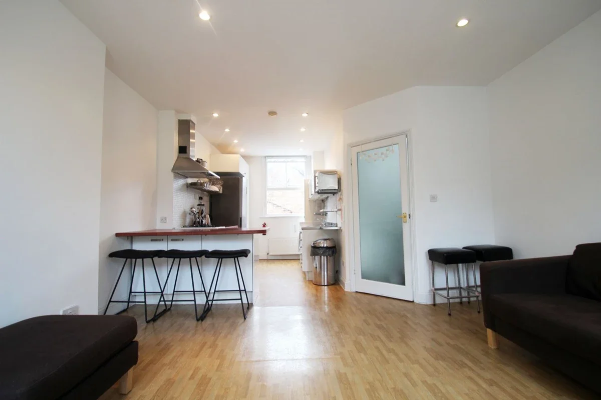 Flat Caledonian Road in Greater London