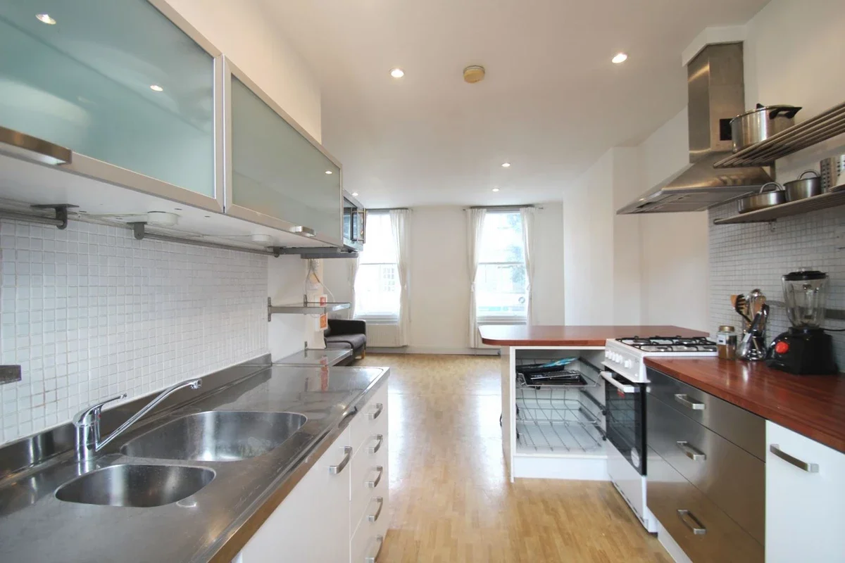 Flat Caledonian Road in Greater London