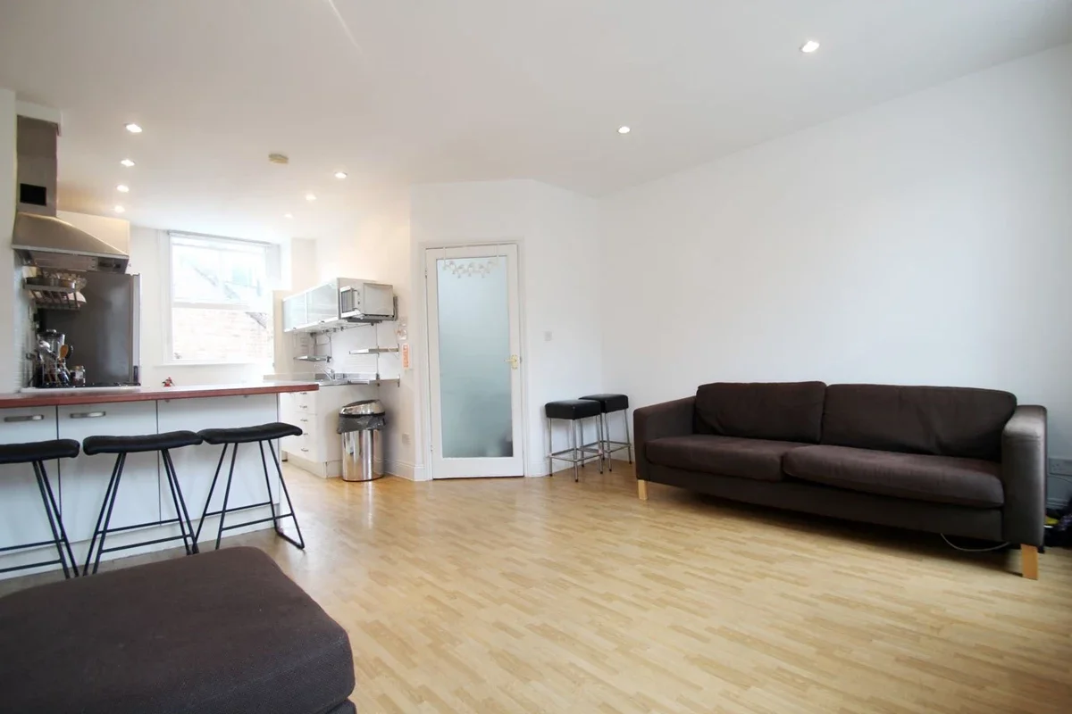 Flat Caledonian Road in Greater London
