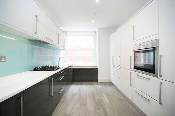 Flat Exmouth Market in Greater London