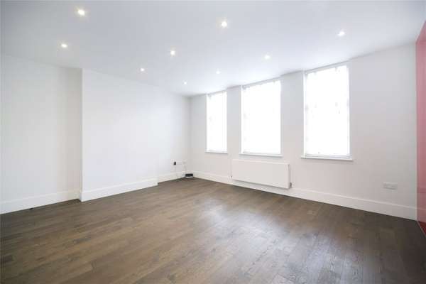 Flat Exmouth Market in Greater London