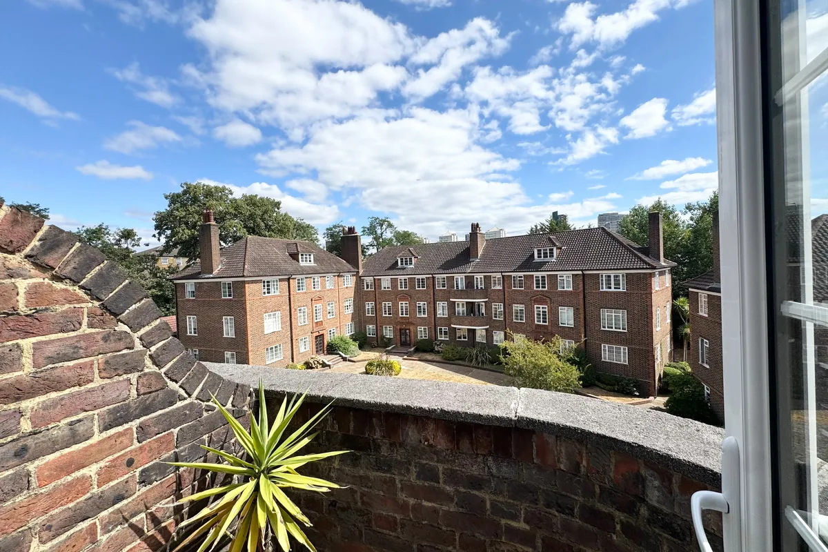 Flat Limes Gardens in Greater London