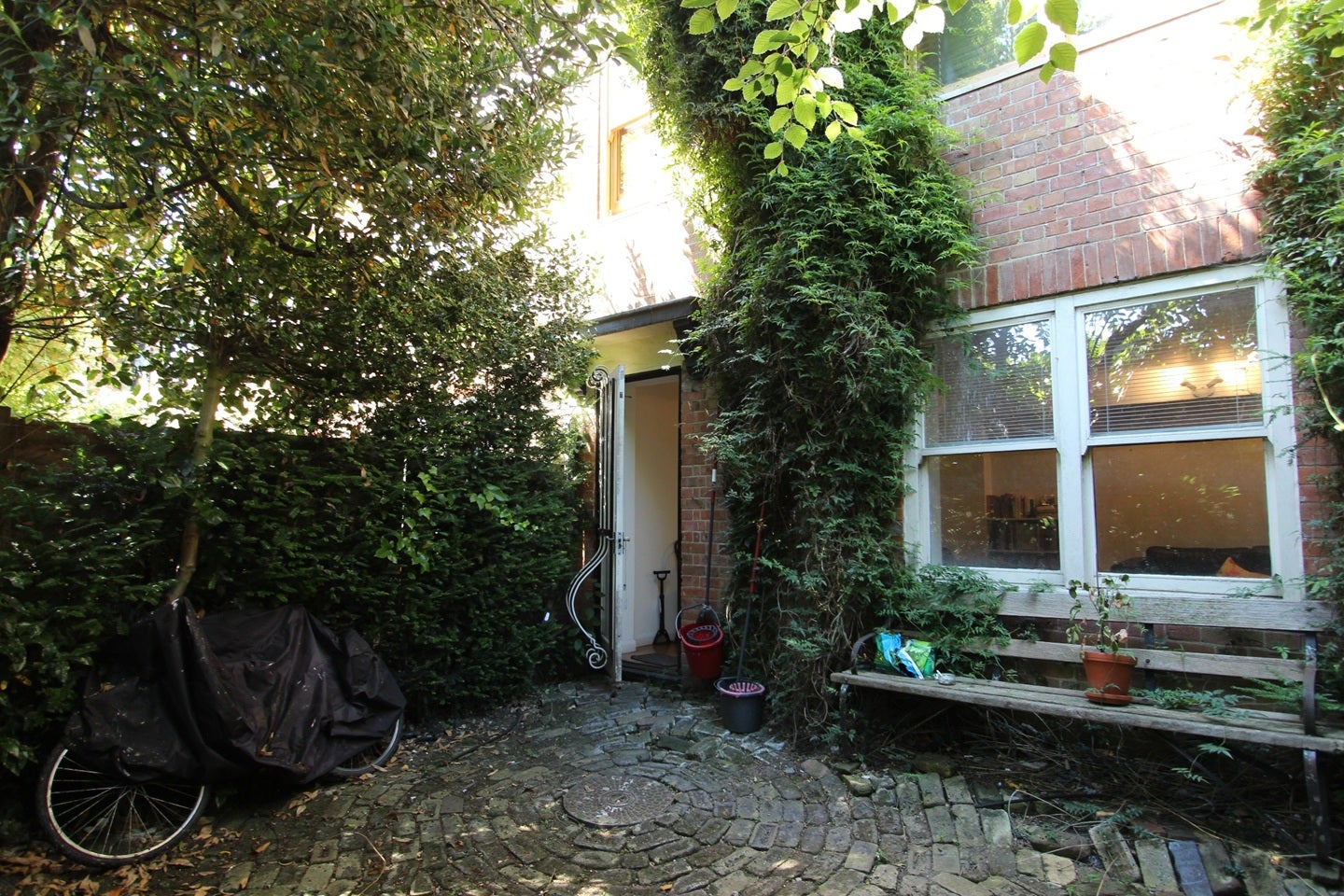 Room Rotherhithe Street in Greater London