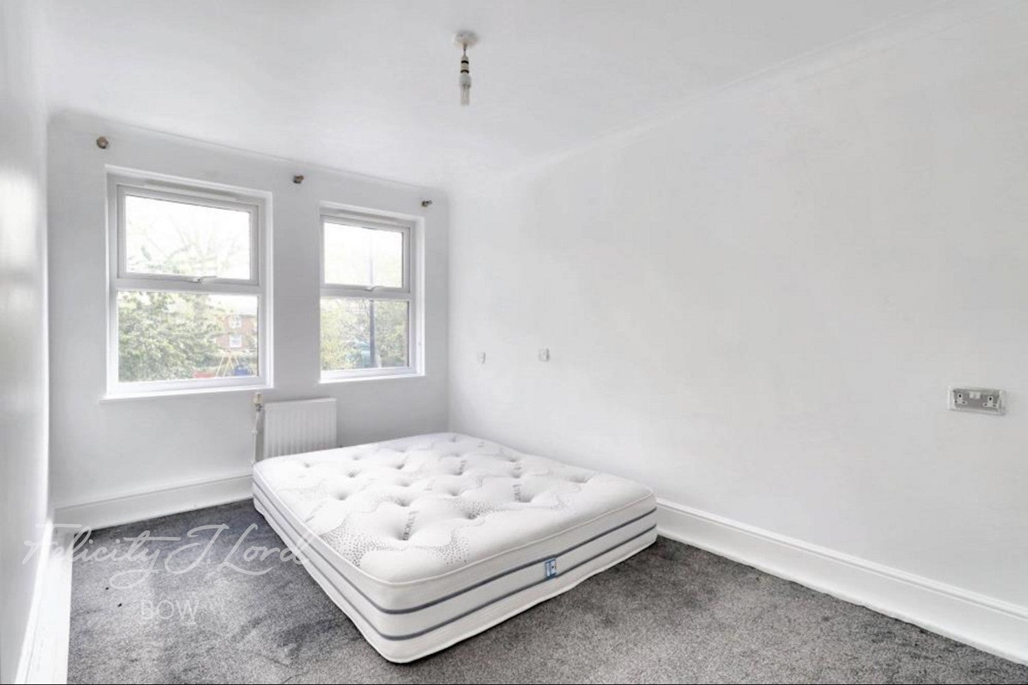 Flat Morecambe Close in Greater London