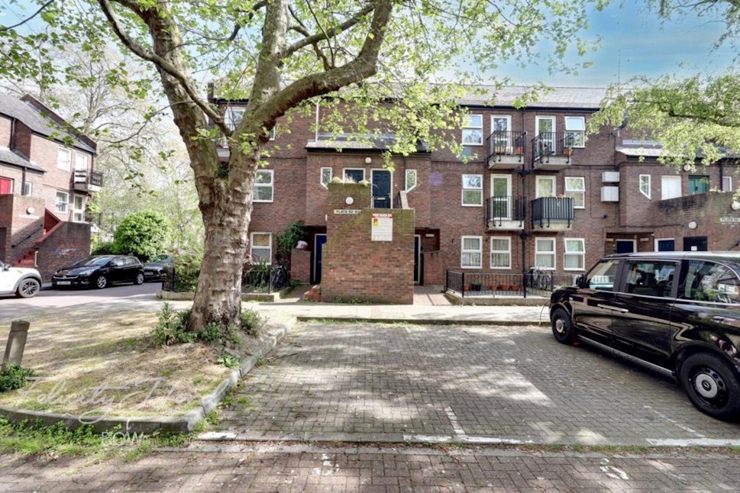 Flat Morecambe Close in Greater London