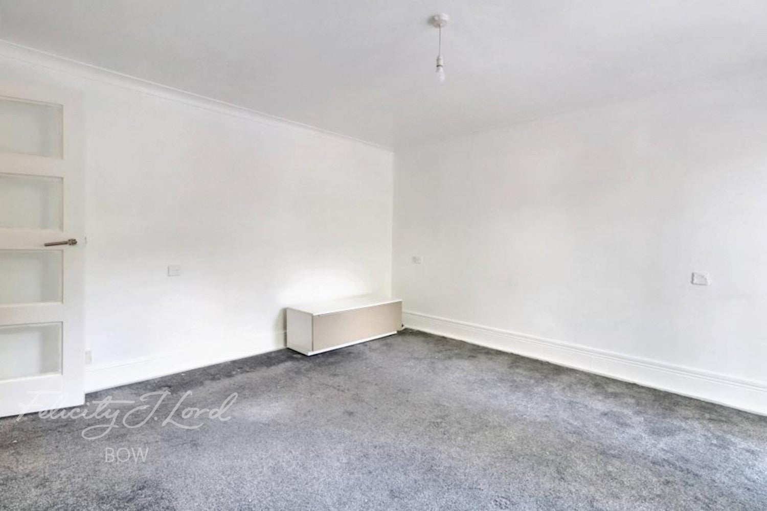 Flat Morecambe Close in Greater London