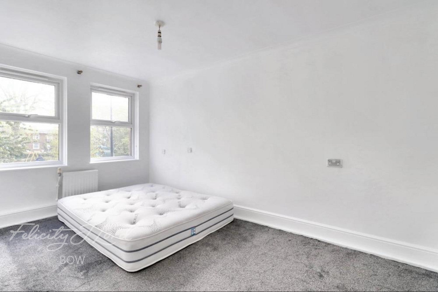 Flat Morecambe Close in Greater London