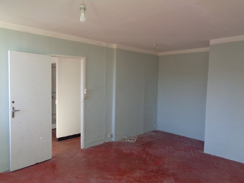 Flat Rue Louis Mouronval in Marseille