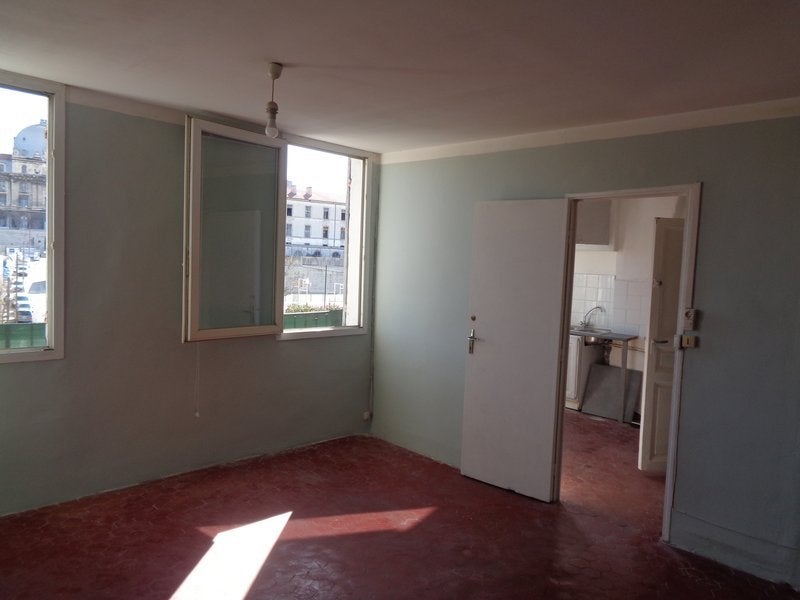 Flat Rue Louis Mouronval in Marseille