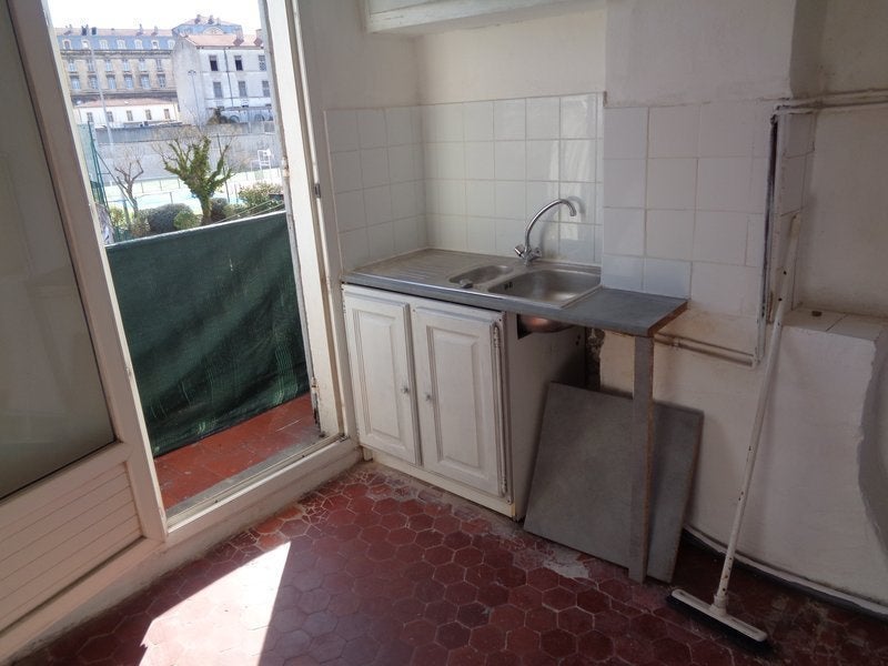 Flat Rue Louis Mouronval in Marseille