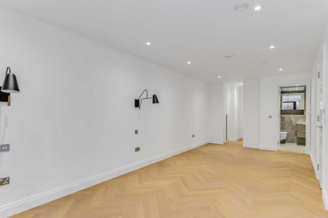 Flat Beechcroft Avenue in Greater London