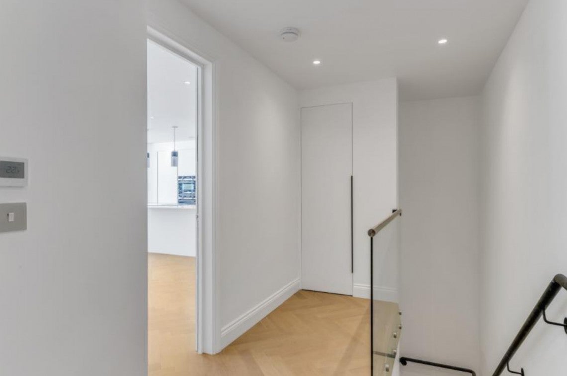 Flat Beechcroft Avenue in Greater London
