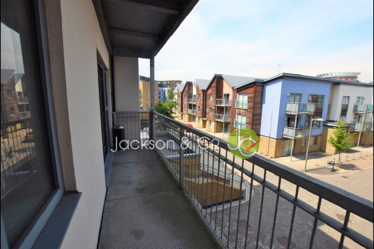 Flat Quayside Drive in Colchester