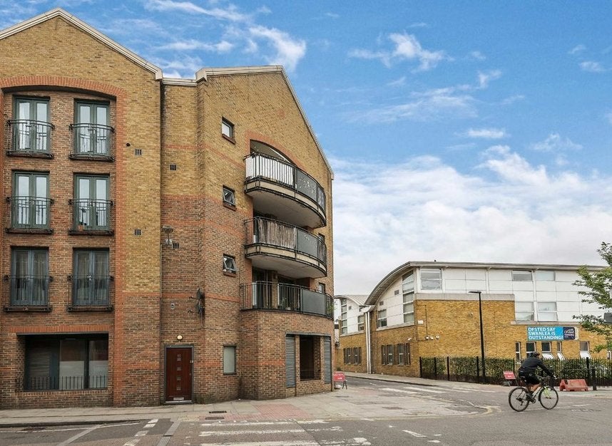 Flat Durward Street in Greater London