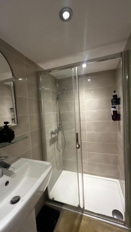 Room Keppel Road in Manchester