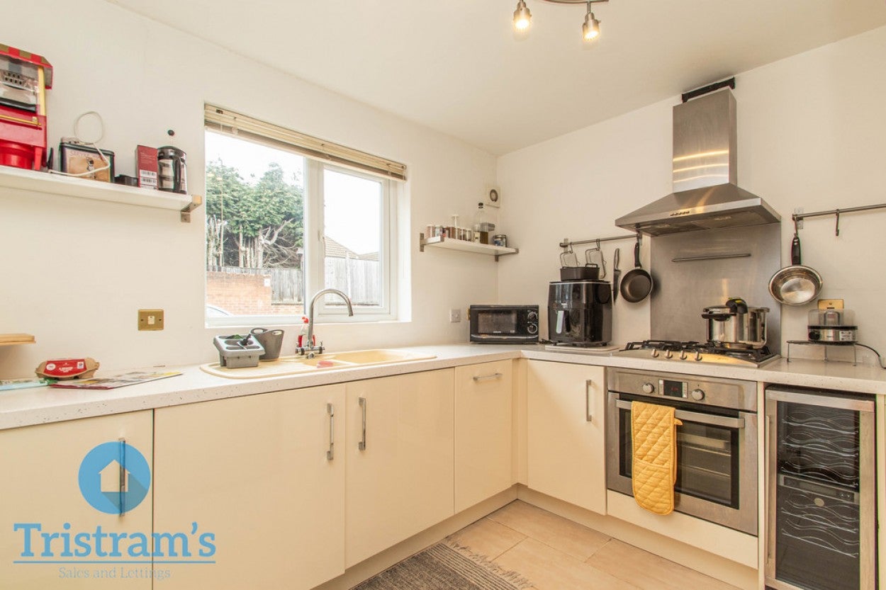 Flat Sandringham Drive in Nottingham