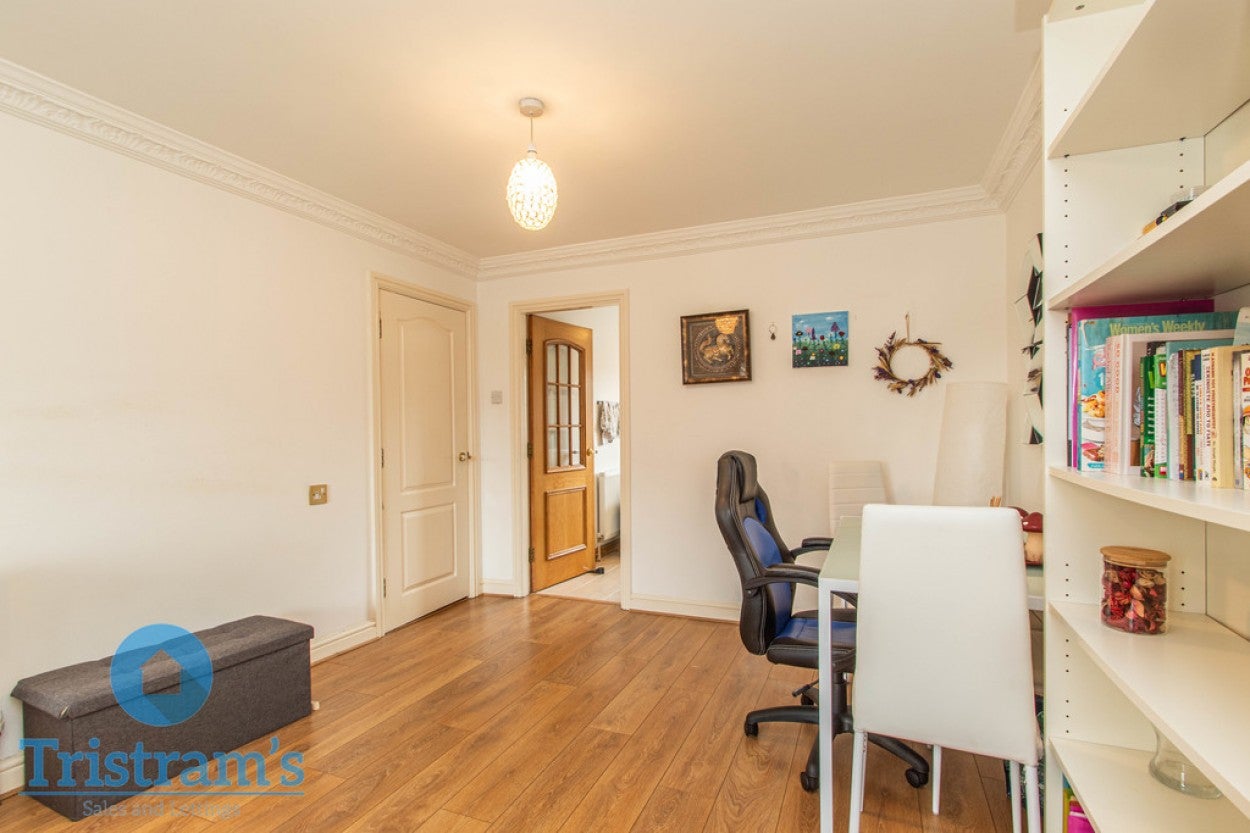 Flat Sandringham Drive in Nottingham