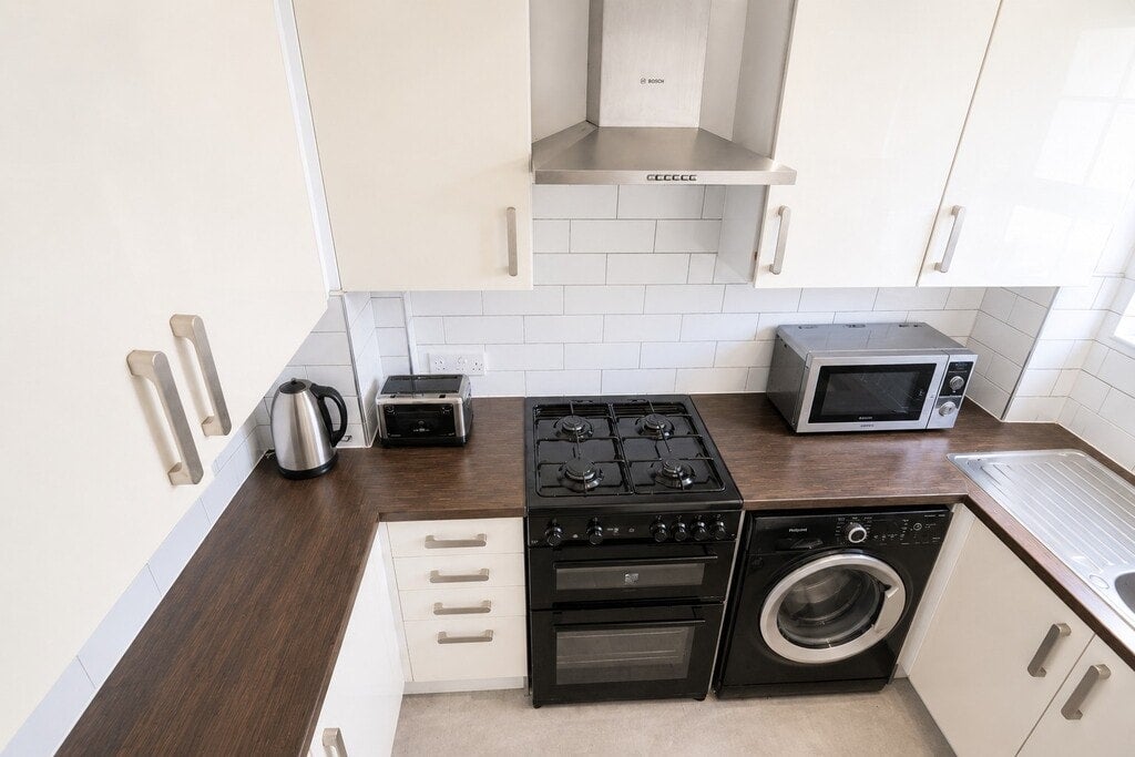 Room Pembury Road in Greater London