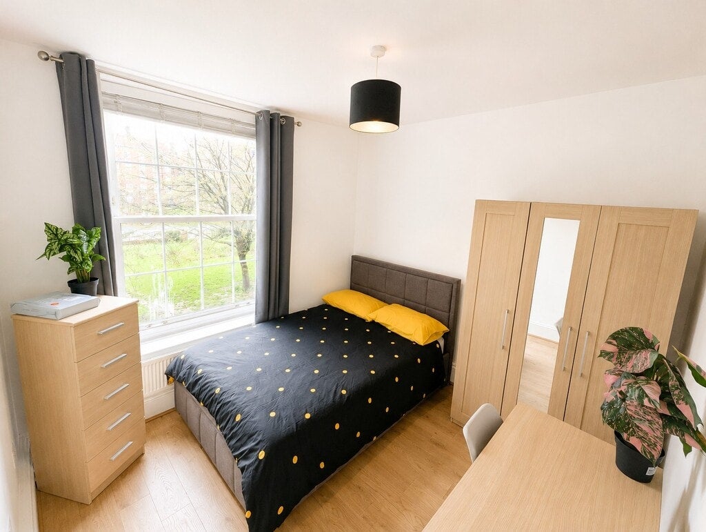 Room Pembury Road in Greater London