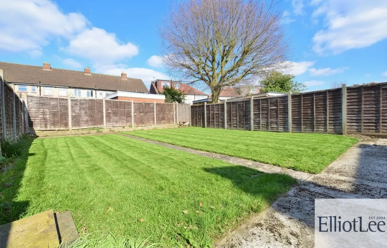 House Ryefield Avenue in Greater London