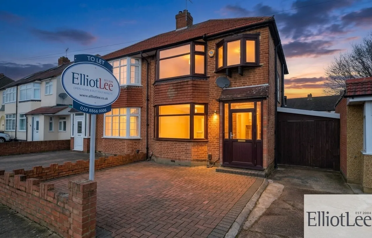 House Ryefield Avenue in Greater London