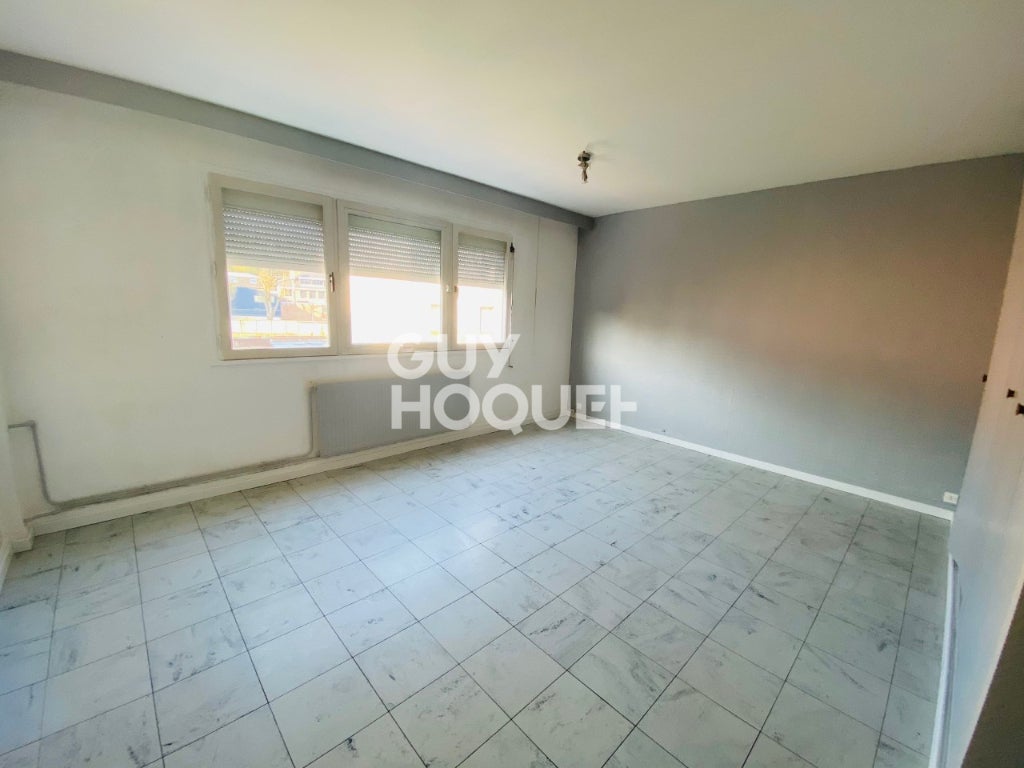 Flat Place Aristide Briand in Elbeuf
