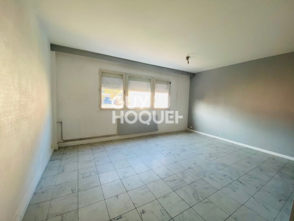 Flat Place Aristide Briand in Elbeuf