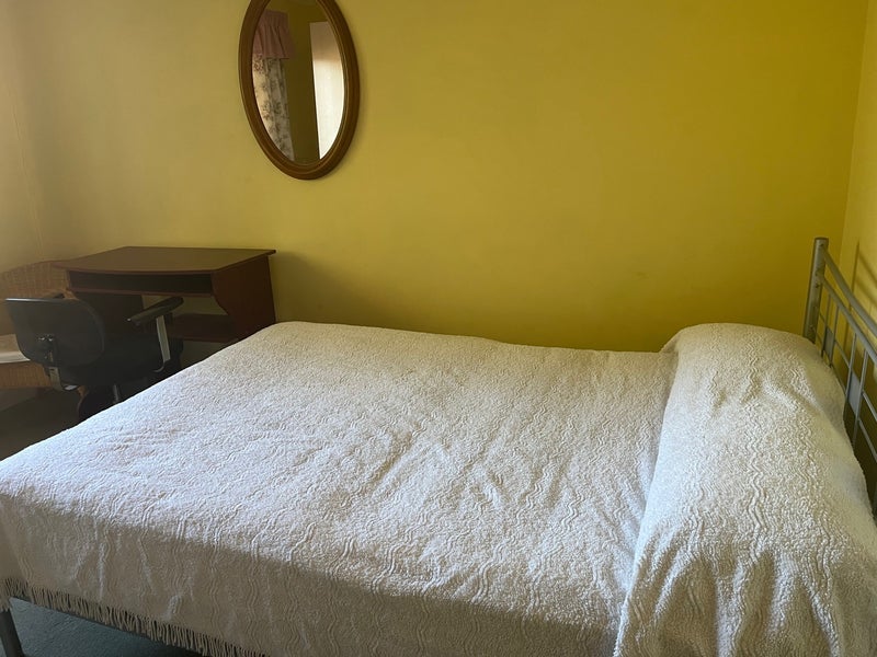 Room Lulworth Close in Poole
