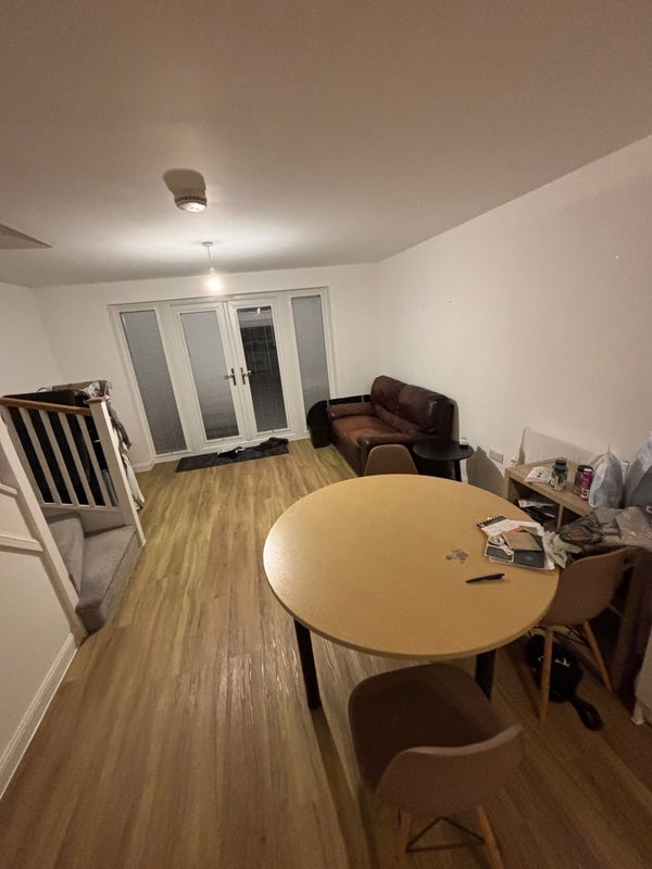 Room Pear Tree Leaze in Bristol