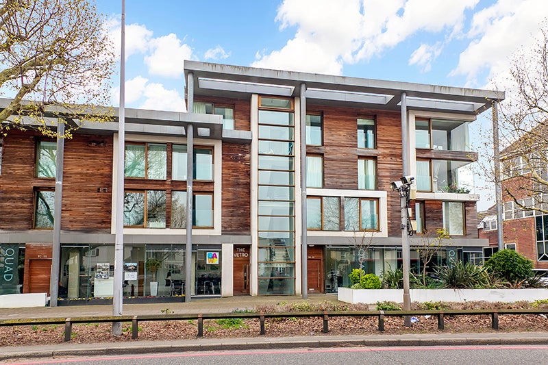 Flat Sheendale Road in Greater London