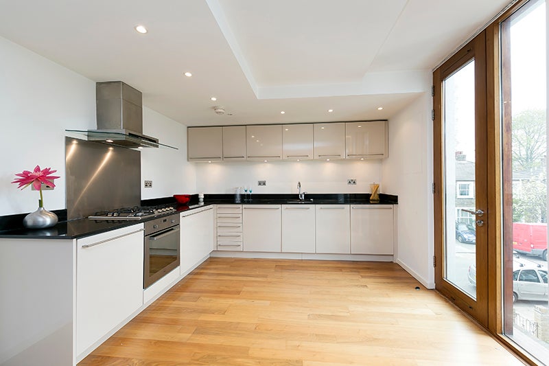 Flat Sheendale Road in Greater London