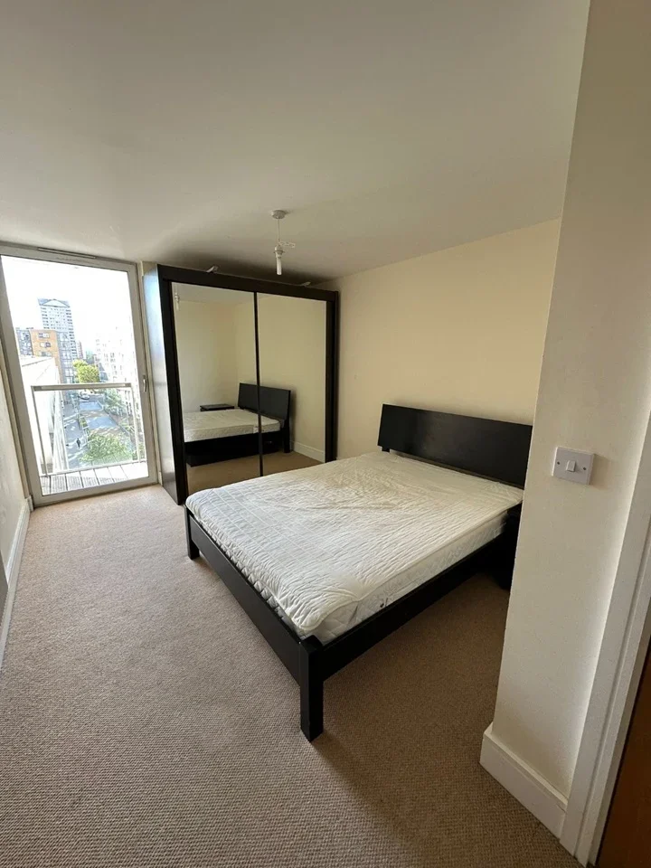 Flat Larson Walk in Greater London