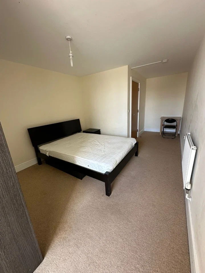 Flat Larson Walk in Greater London