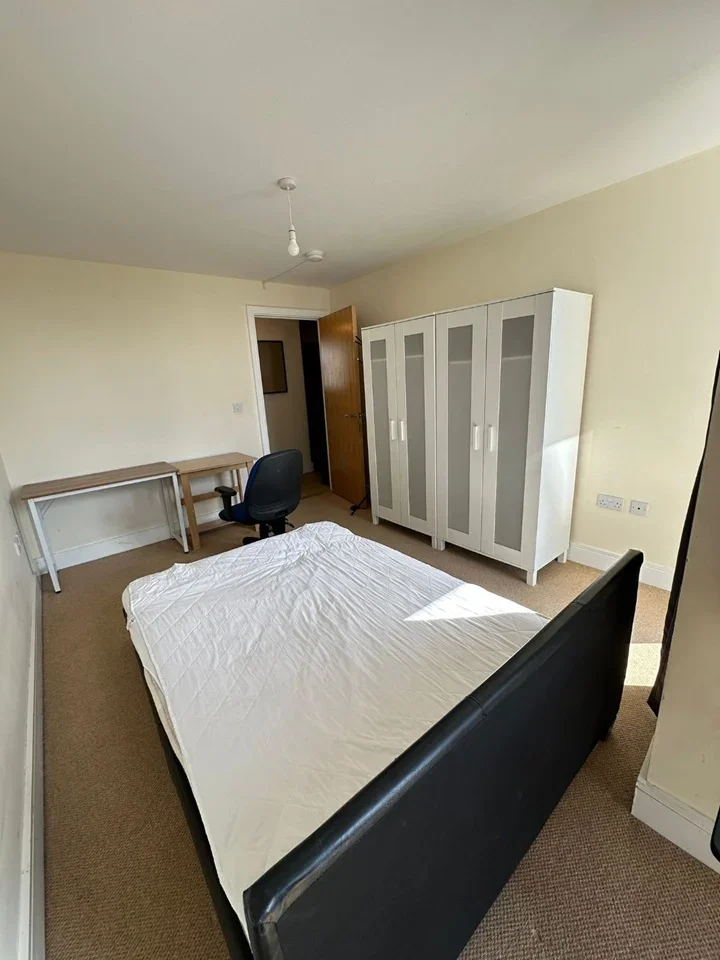 Flat Larson Walk in Greater London