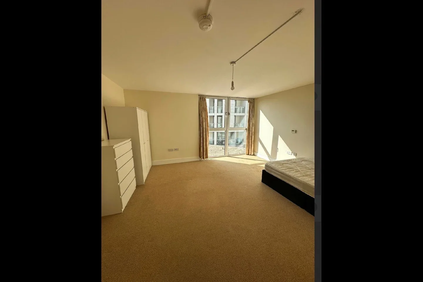 Flat Larson Walk in Greater London