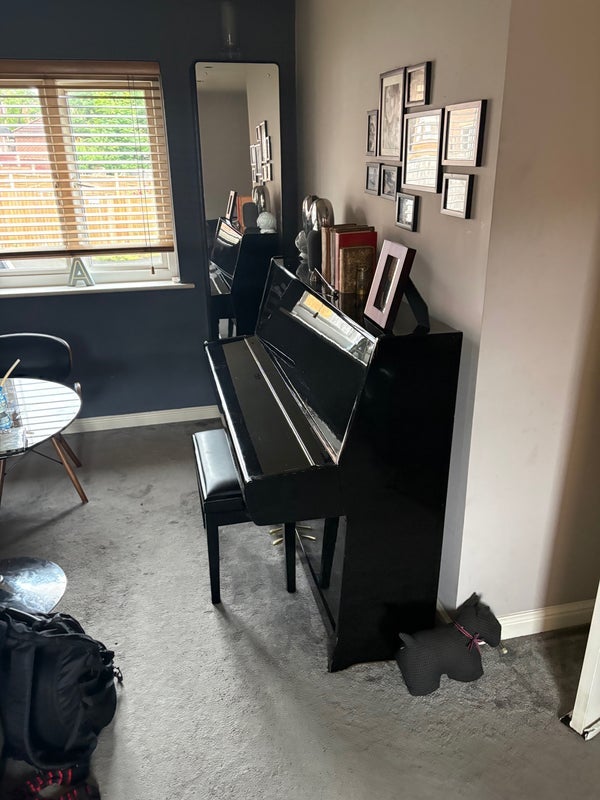 Room Saddlecote Close in Manchester