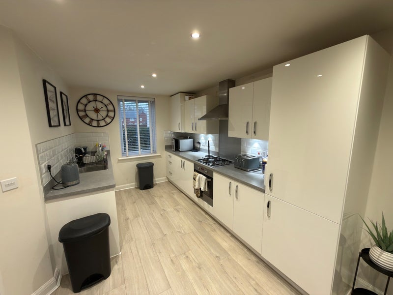 Room Dowsell Way in Yate