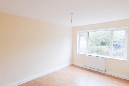 Flat Hatherley Crescent in Greater London