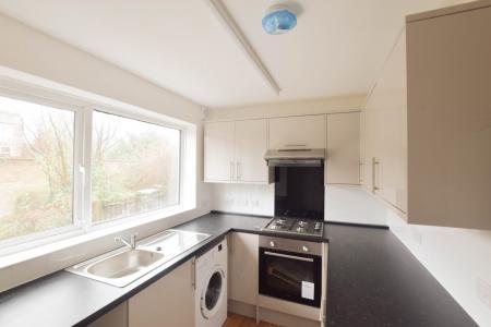 Flat Hatherley Crescent in Greater London