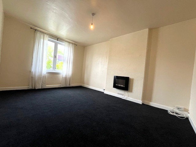 Flat Middlefield Crescent in Aberdeen City