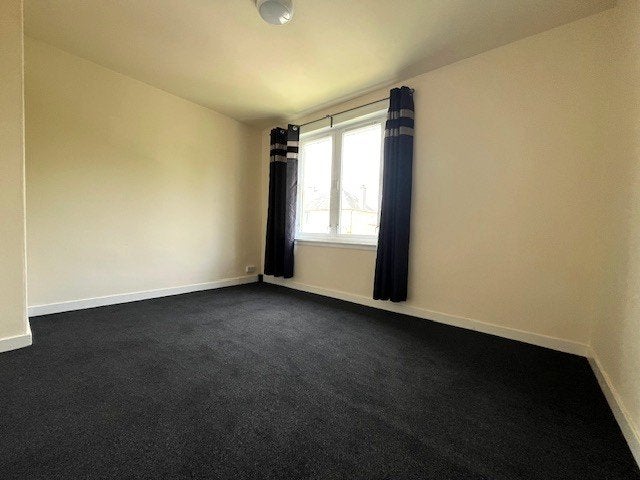 Flat Middlefield Crescent in Aberdeen City