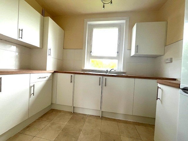 Flat Middlefield Crescent in Aberdeen City
