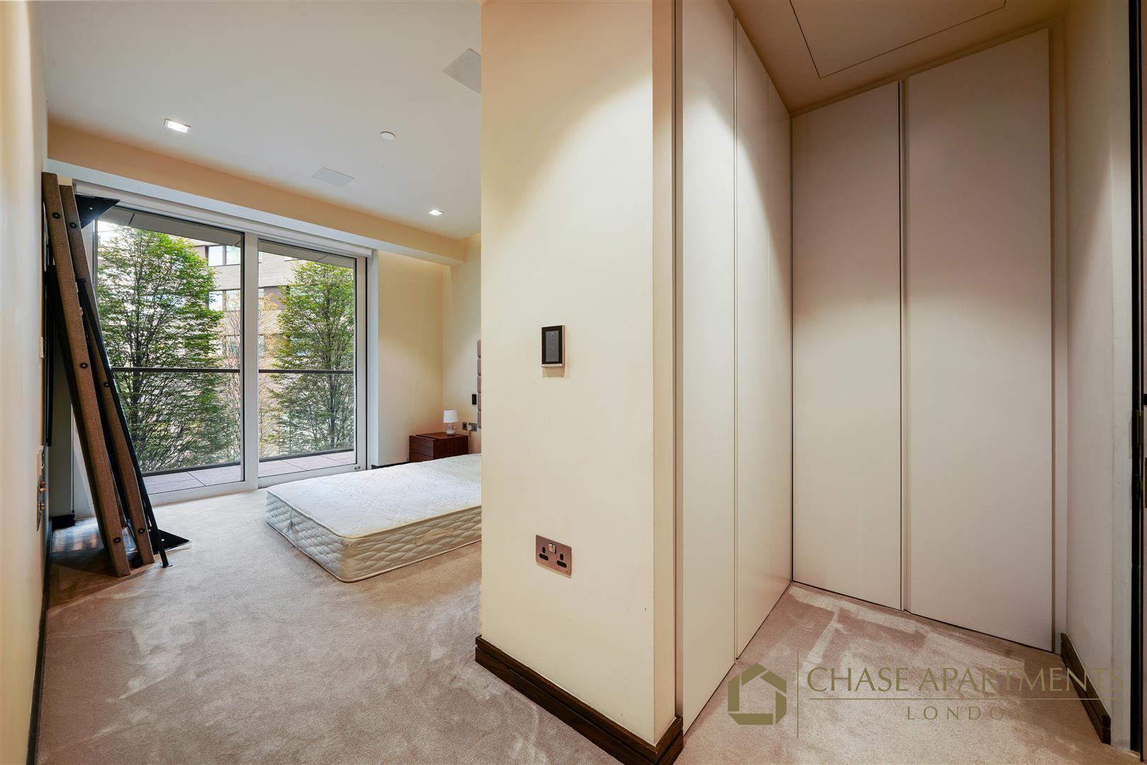 Flat Earls Way in Greater London