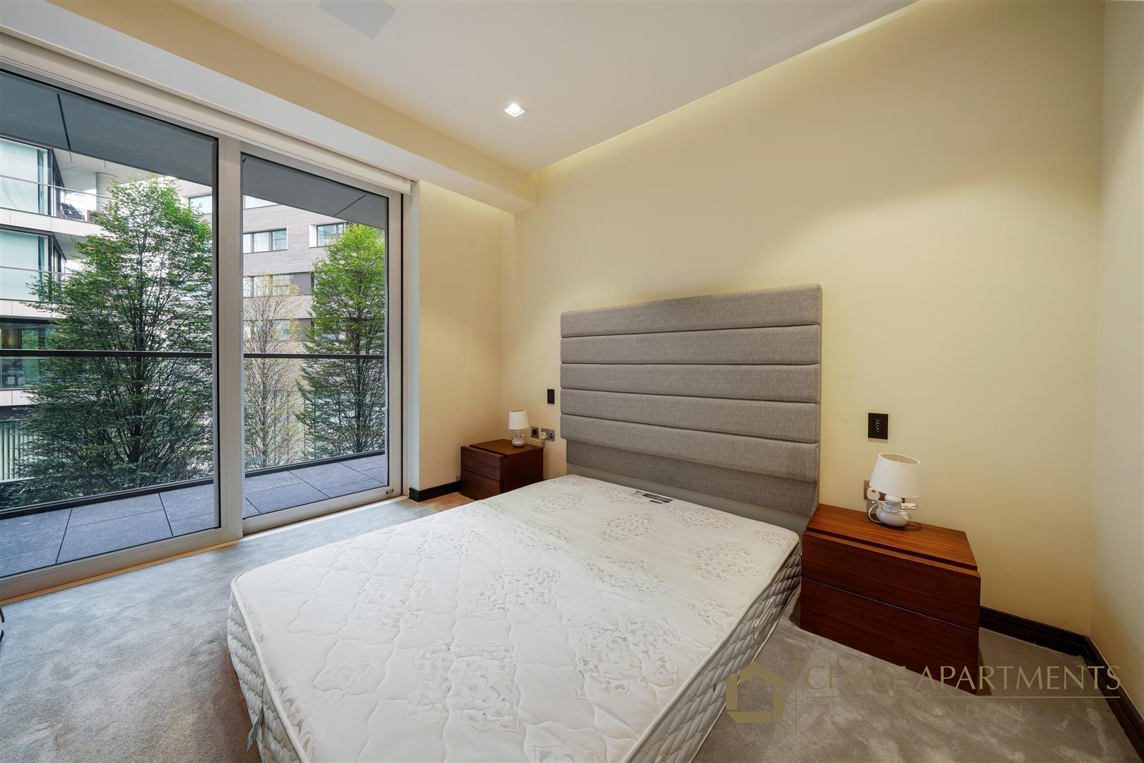 Flat Earls Way in Greater London