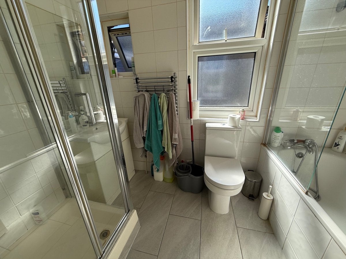 Flat Devonshire Road in Greater London