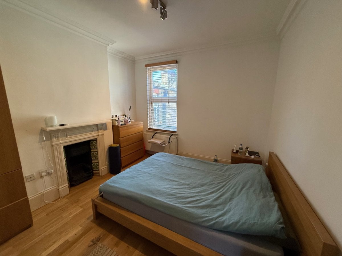 Flat Devonshire Road in Greater London
