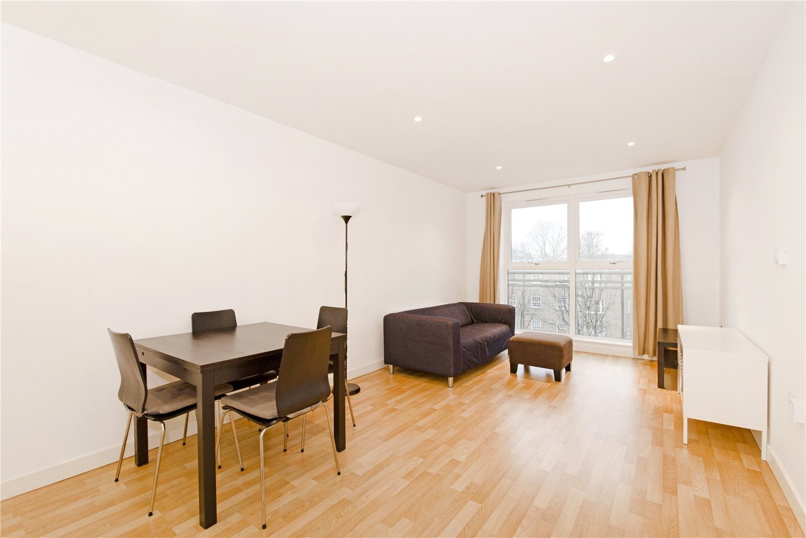 Flat Essex Road in Greater London