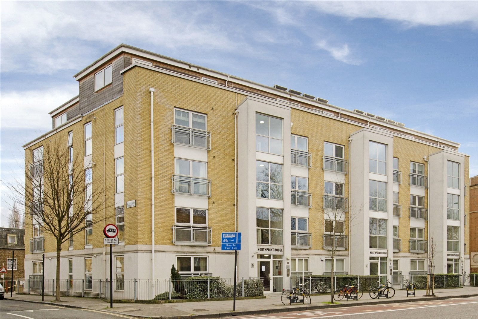 Flat Essex Road in Greater London