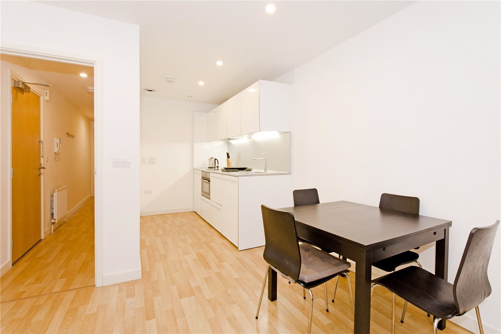 Flat Essex Road in Greater London