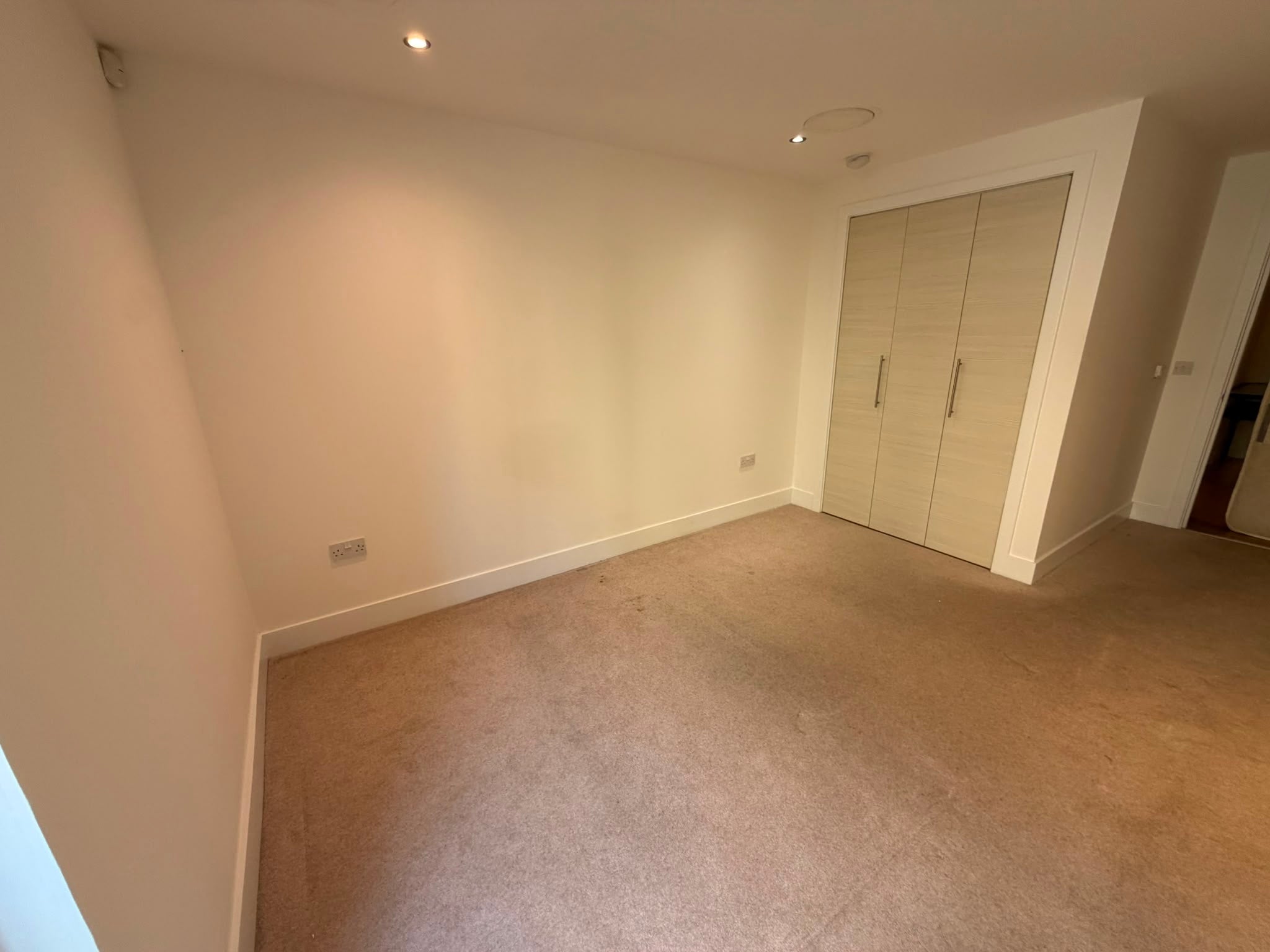 Flat Brandfield Street in City of Edinburgh